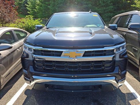 Used 2023 Chevrolet Silverado 1500 LT AWD/4WD image 2