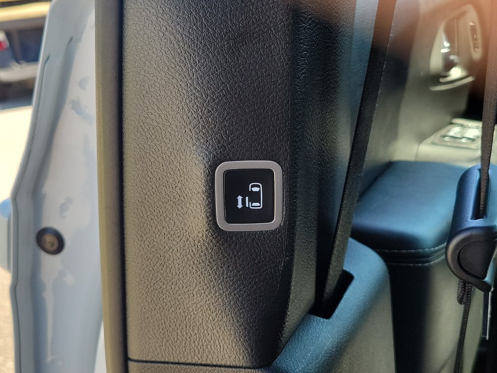 Used 2025 Chrysler Pacifica Select FWD image 13