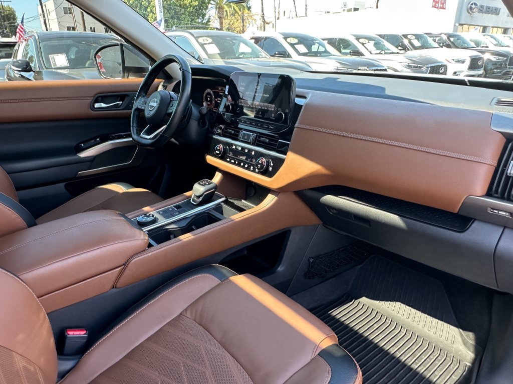Used 2023 Nissan Pathfinder Platinum AWD/4WD image 15