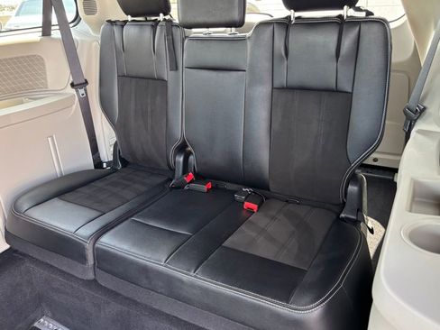 Used 2019 Dodge Grand Caravan SXT image 15
