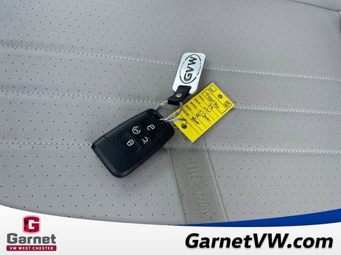 Used 2023 Volkswagen Tiguan SE image 21