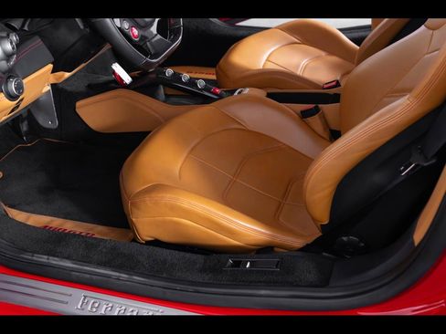 Used 2017 Ferrari 488 GTB RWD image 23