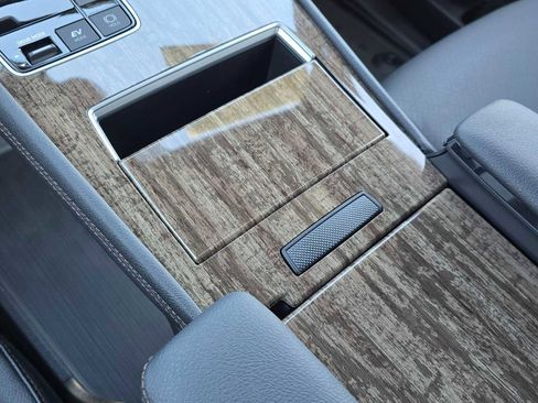 Certified 2025 Toyota Sienna Platinum image 32