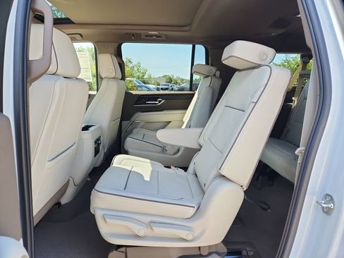 New 2026 GMC Yukon XL Denali w/ Sun & Power Step Package AWD/4WD image 9