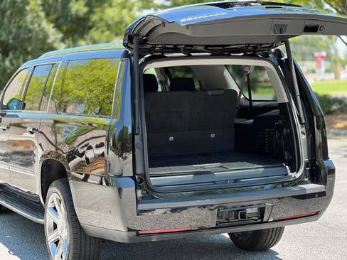Used 2018 Cadillac Escalade ESV Premium Luxury RWD image 42