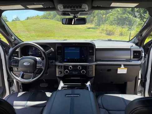 Used 2025 Ford F450 Platinum w/ FX4 Off-Road Package image 20