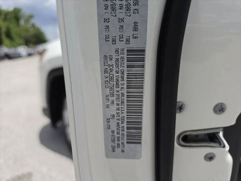 Certified 2018 Jeep Compass Latitude w/ Popular Equipment Group FWD image 33