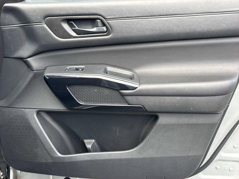 Used 2024 Nissan Pathfinder SV FWD image 24