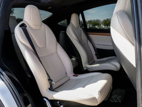 Used 2021 Tesla Model X Long Range image 39