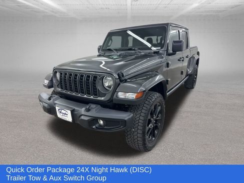 Used 2025 Jeep Gladiator Sport image 7