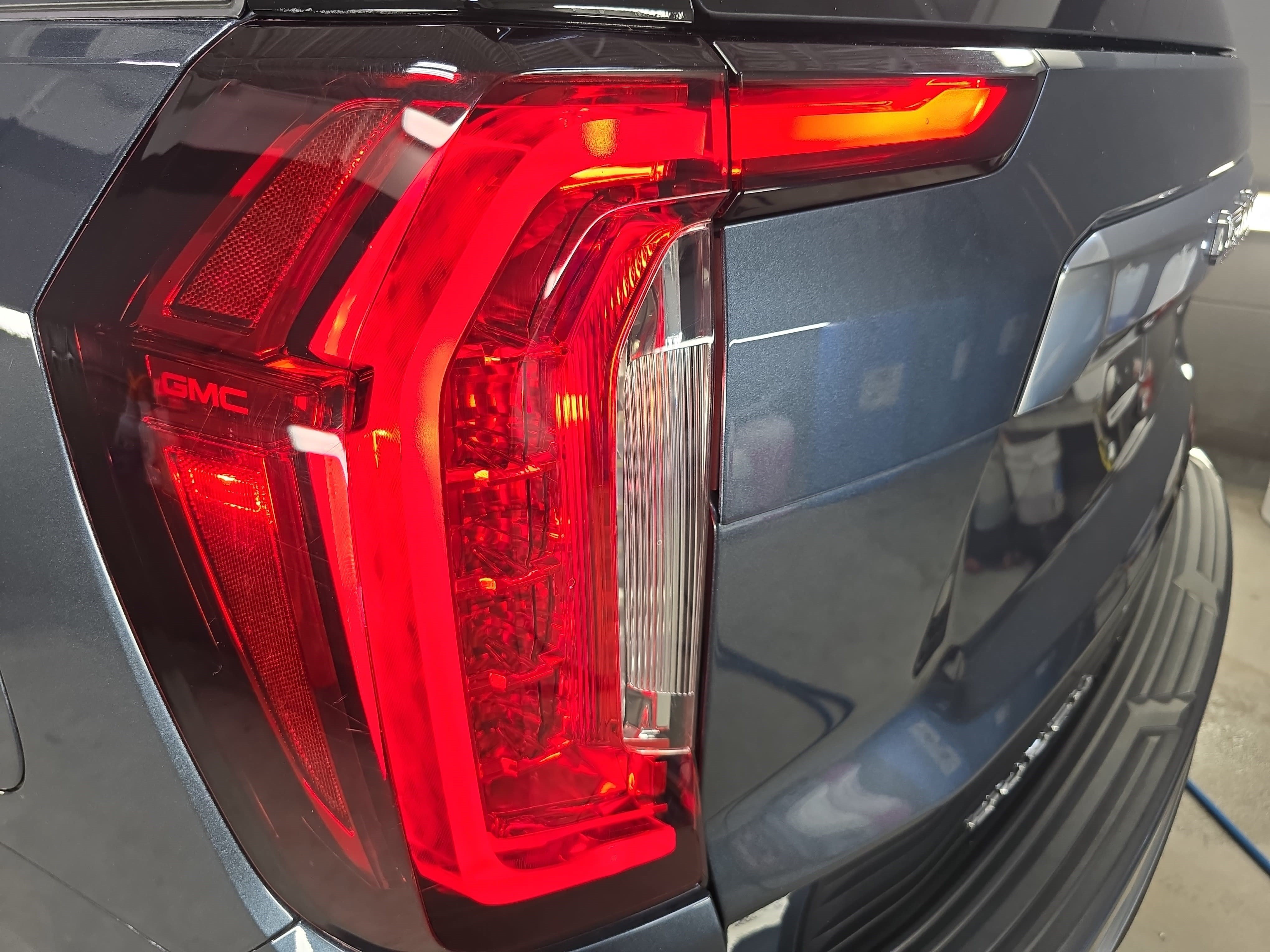 Used 2021 GMC Yukon Denali w/ Denali Premium Package RWD image 35