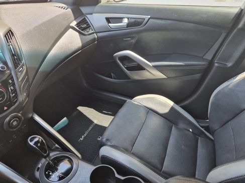 Used 2016 Hyundai Veloster Turbo w/ Option Group 04 FWD image 11