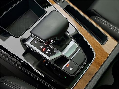 Used 2023 Audi Q5 e Premium Plus w/ Premium Plus Package image 19