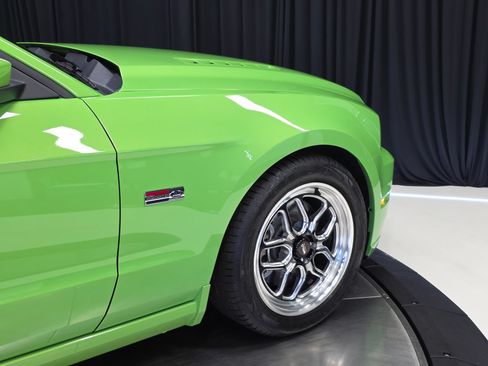 Used 2013 Ford Mustang GT Premium w/ Comfort Pkg RWD image 46