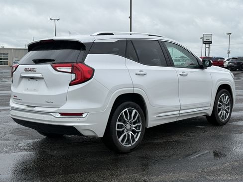 Used 2024 GMC Terrain Denali w/ Denali Premium Package AWD/4WD image 4