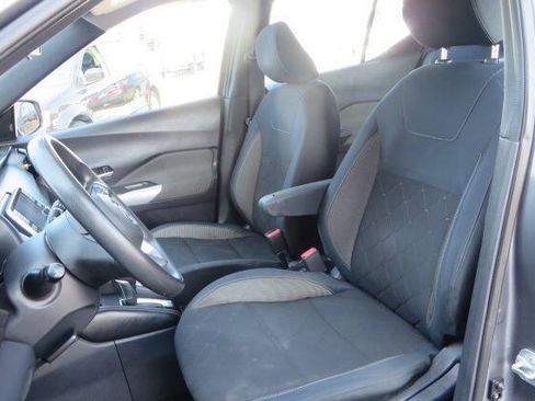 Used 2018 Nissan Kicks SV FWD image 12