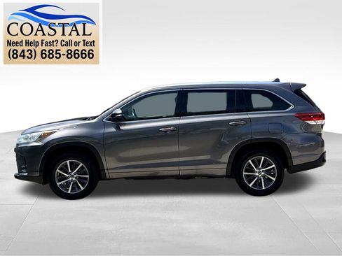 Used 2017 Toyota Highlander XLE FWD image 16