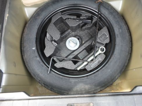 Used 2010 Subaru Outback 2.5i image 39