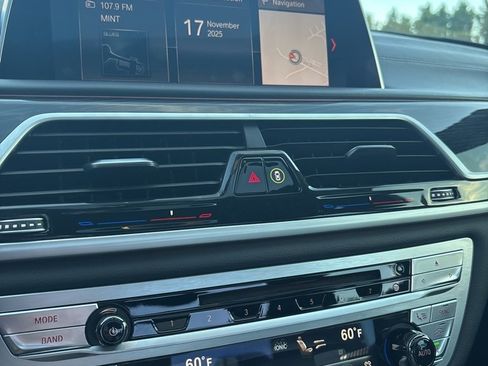 Used 2019 BMW 750i w/ Executive Package image 13