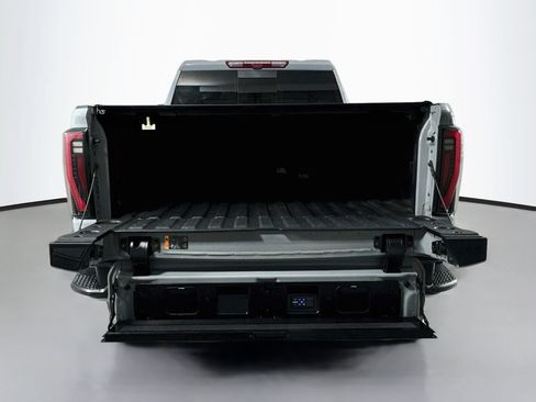 Used 2025 GMC Sierra 2500 AT4X AWD/4WD image 6