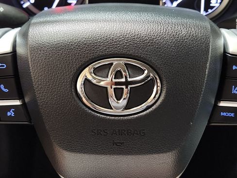 Used 2022 Toyota Highlander XLE image 49