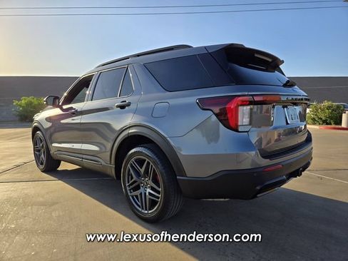Used 2025 Ford Explorer ST-Line w/ ST-Line Street Pack AWD/4WD image 4