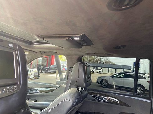 Used 2016 Cadillac Escalade ESV Platinum AWD/4WD image 43