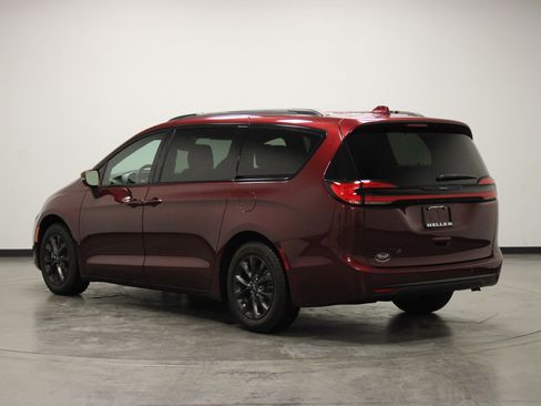 Used 2021 Chrysler Pacifica Touring-L w/ S Appearance Package image 6