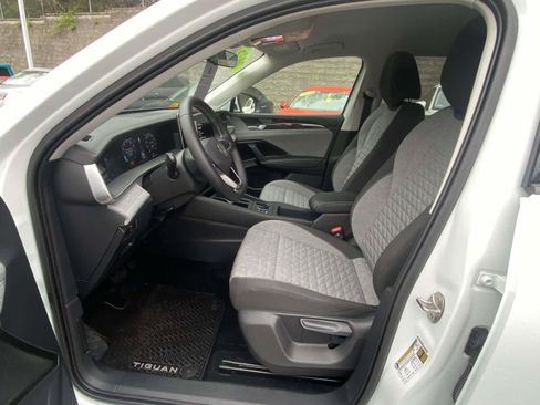 Certified 2025 Volkswagen Tiguan S AWD/4WD image 9