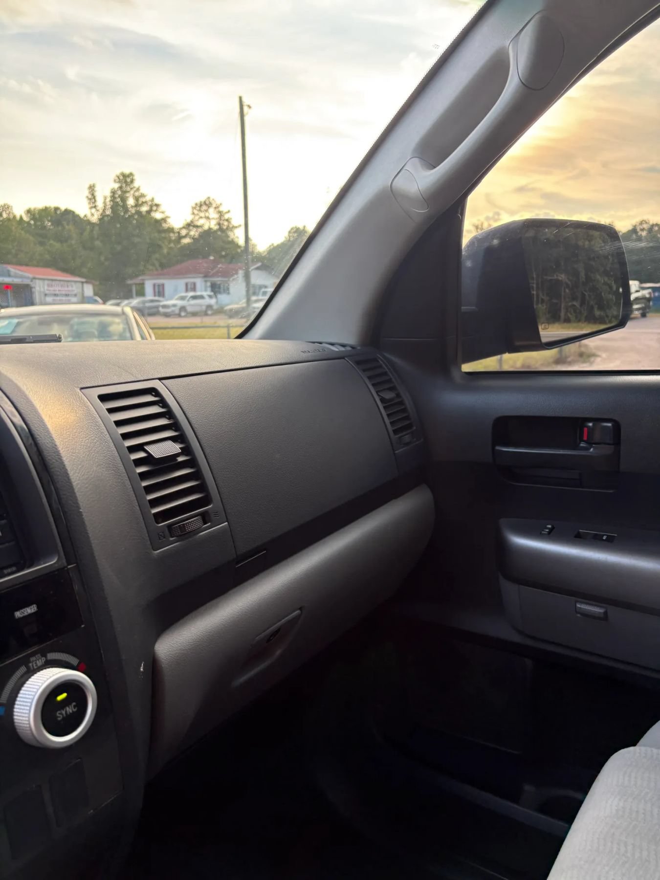 Used 2016 Toyota Sequoia SR5 AWD/4WD image 34