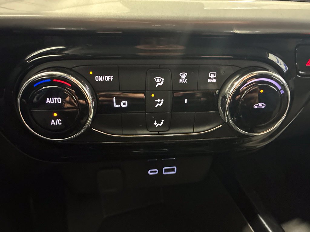 Used 2025 Chevrolet Trax LT FWD image 23