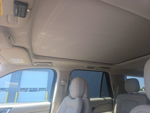 Used 2020 Lincoln Navigator Reserve w/ Luxury Package AWD/4WD image 19