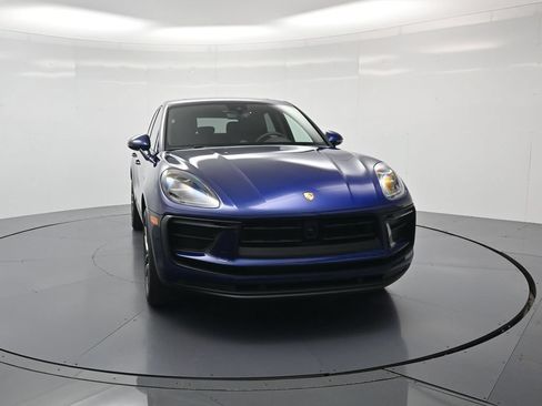Certified 2023 Porsche Macan AWD/4WD image 40