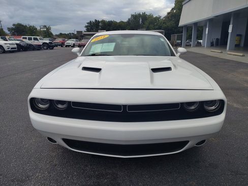 Used 2016 Dodge Challenger SXT Plus image 3