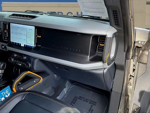 Used 2022 Ford Bronco Badlands image 28