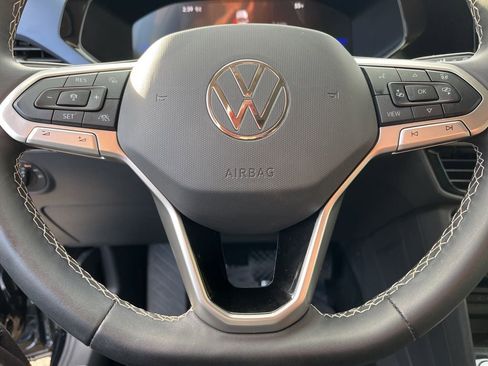 Used 2024 Volkswagen Taos SE image 14