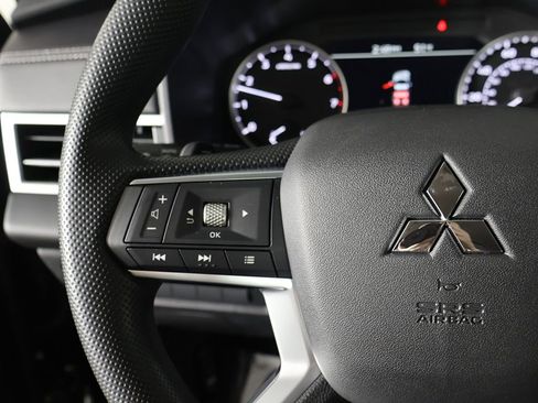 New 2026 Mitsubishi Outlander ES FWD image 37