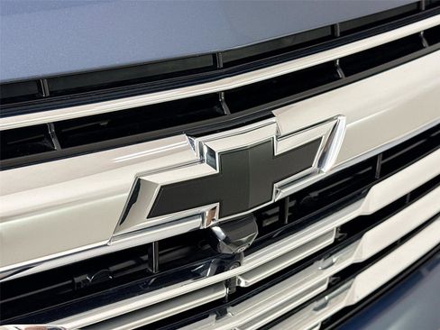 Used 2025 Chevrolet Suburban Premier image 40