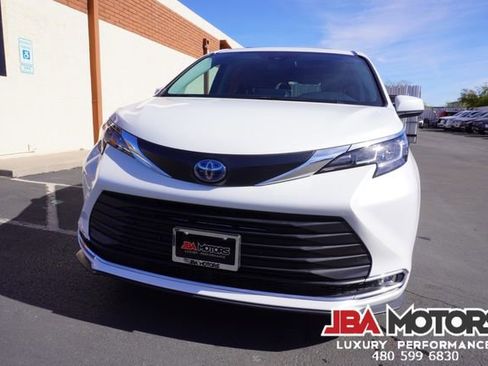 Used 2023 Toyota Sienna XLE image 17