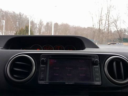 Used 2015 Scion xB FWD image 23
