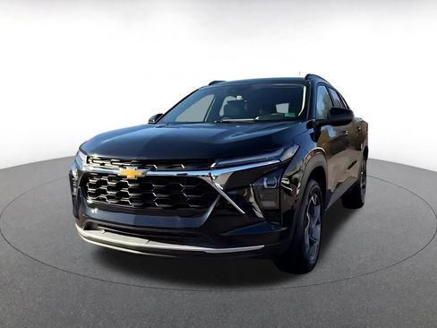 Used 2025 Chevrolet Trax LT w/ LT Convenience Package image 7