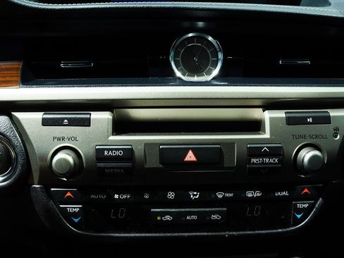 Used 2016 Lexus ES 350 w/ Luxury Package w/Wood Trim image 46