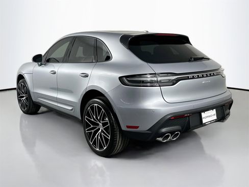 Certified 2025 Porsche Macan image 3