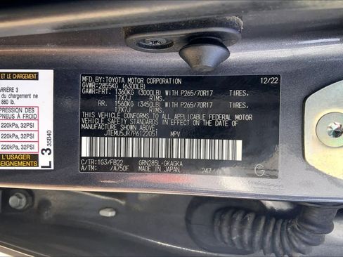 Used 2023 Toyota 4Runner SR5 AWD/4WD image 33