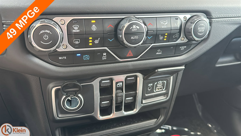 Used 2025 Jeep Wrangler Unlimited Sahara AWD/4WD image 23
