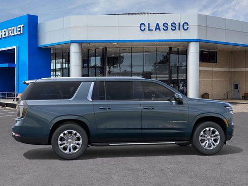 New 2026 Chevrolet Suburban LT image 5