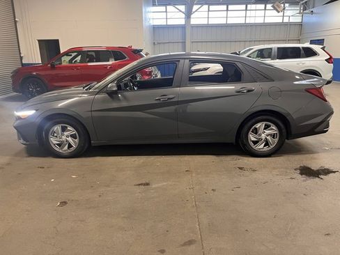 Used 2024 Hyundai Elantra SE image 6