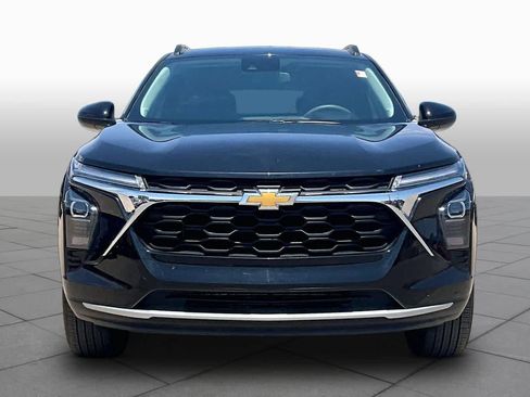 Used 2025 Chevrolet Trax LT FWD image 4