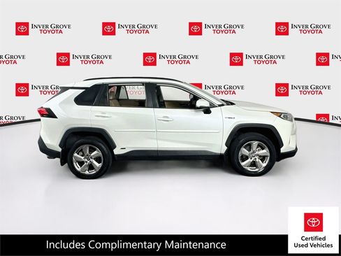 Used 2021 Toyota RAV4 XLE Premium AWD/4WD image 4