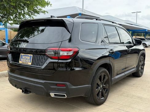 Certified 2025 Honda Pilot Black Edition image 6